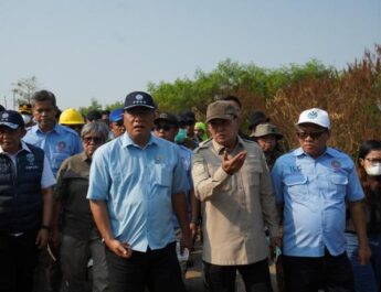 Pimpin Penanganan di Lapangan, Bupati Maesyal Terima Arahan Strategis Menteri LH Terkait Kebakaran TPA Jatiwaringin