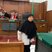 Wanita Surabaya Robohkan Rumah Dinas Pakai Ekskavator Divonis 11 Bulan Bui