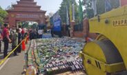 15 Ribu Botol Miras Hasil Sitaan 3 Bulan di Bogor Dimusnahkan